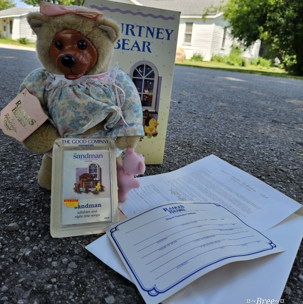 Courtney Bear by Robert Raikes